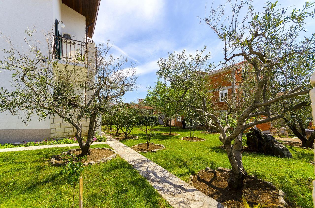 Apartments Mate Trogir Buitenkant foto
